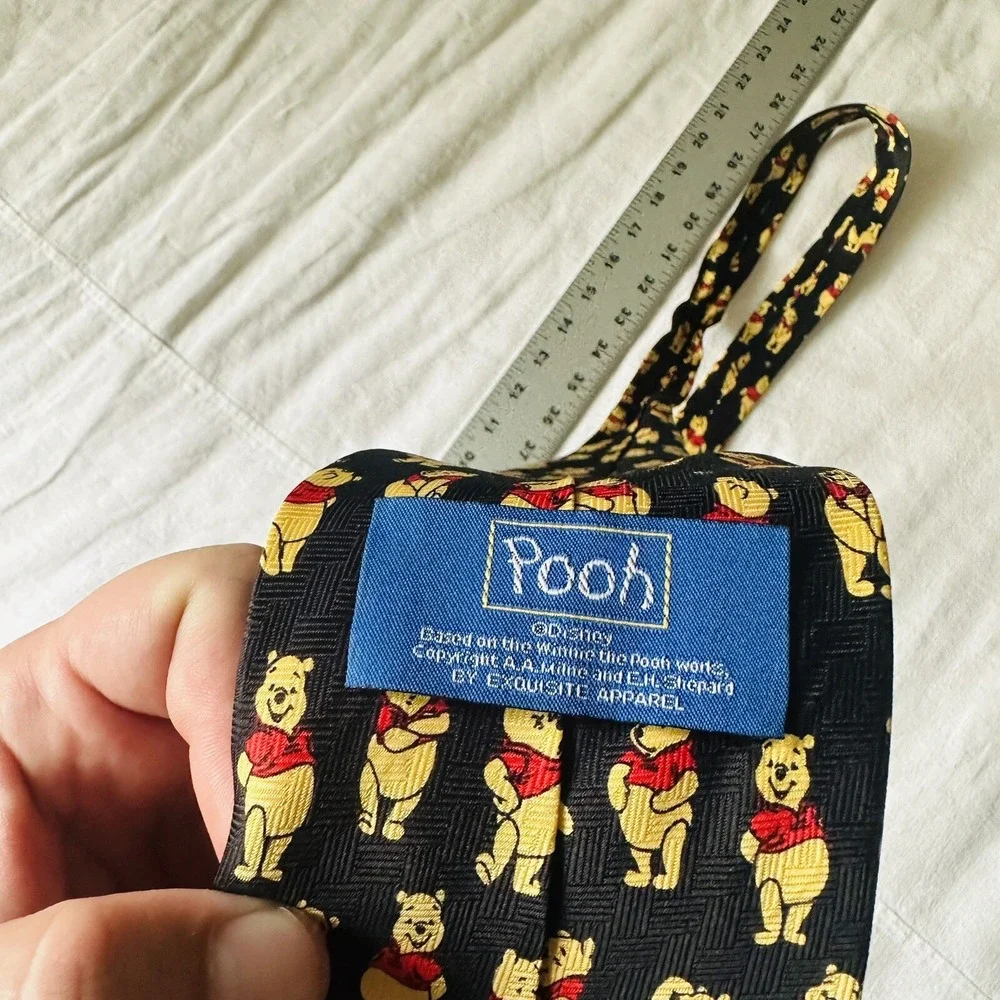 THE DISNEY STORE Tigger Winnie The Pooh Frolic‎ in the Leaves 100% Silk Neck Tie